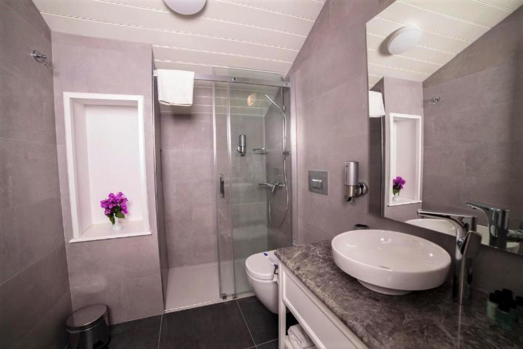 Triada Hotel Bueyuekada Adalar Ngoại thất bức ảnh
